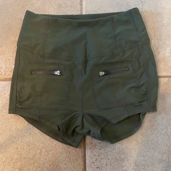 Green free people work out shorts - Picture 1 of 3
